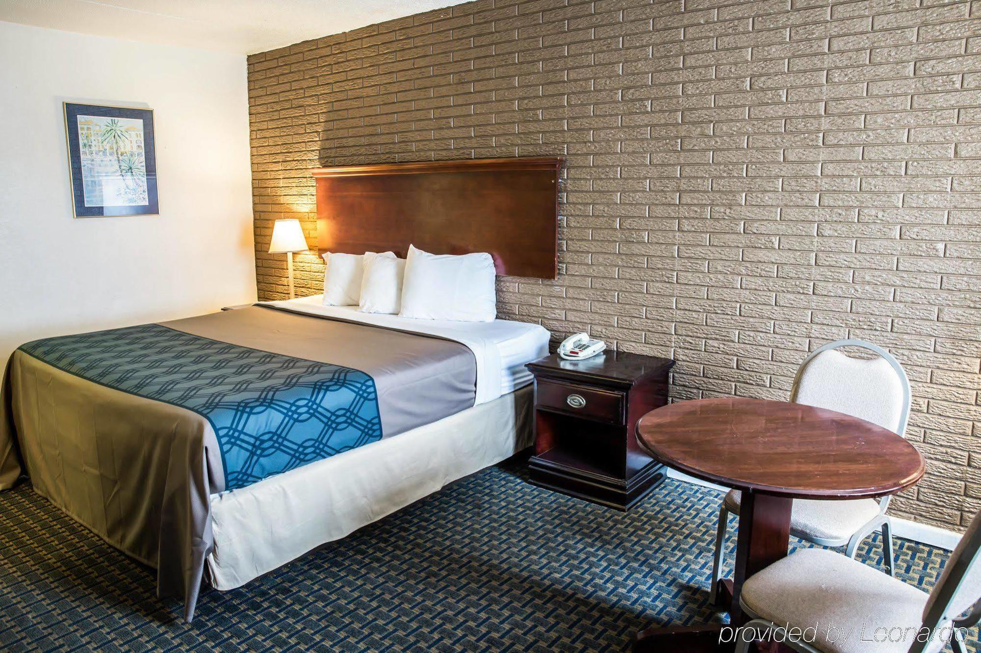 Rodeway Inn & Suites Wilmington North Exterior foto