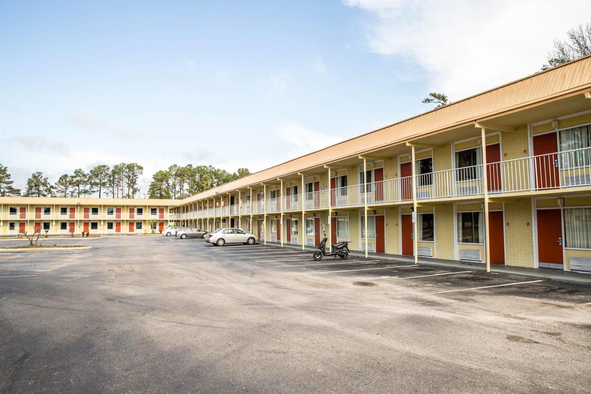 Rodeway Inn & Suites Wilmington North Exterior foto